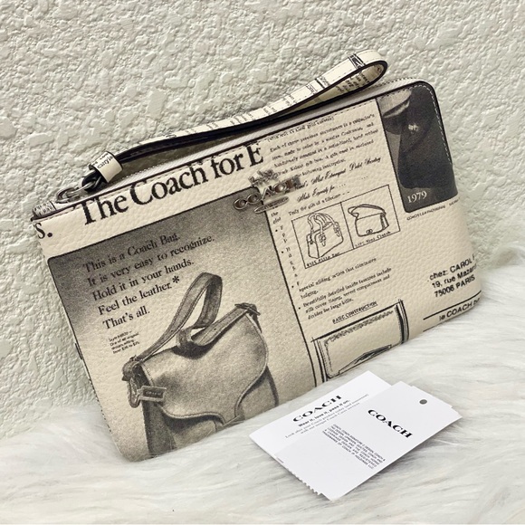NWT Coach Large Corner Zip Wristlet With Newspaper Print CDE80 in Chalk Multi - Picture 3 of 8